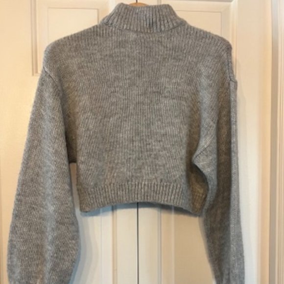 Divided Grey Cropped Sweater with Balloon Sleeves - Picture 3 of 5